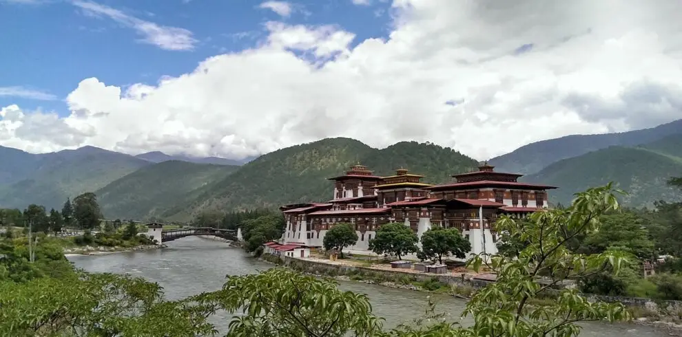 Dzong de Punakha en bord de rivière – voyage au Bhoutan