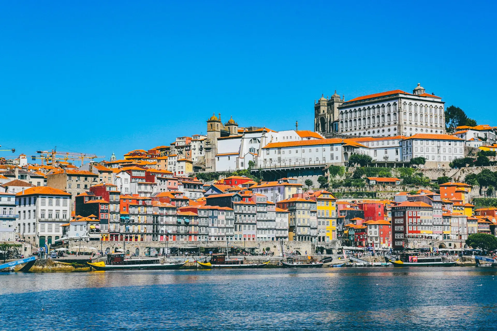 Vue panoramique de Porto au Portugal avec maisons colorées et rivière Douro