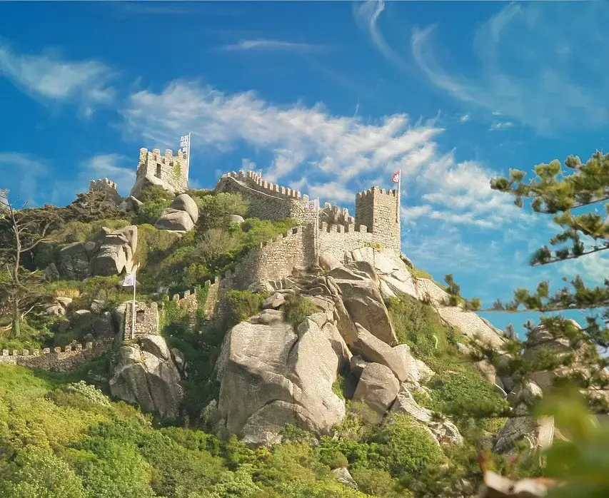 château perché dans les collines de Sintra – culture et patrimoine au Portugal