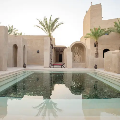 Ce lodge marocain au design épuré illustre l’essence du luxe sur mesure : le calme, la beauté, et le choix de l’instant parfait. - Voyage au Maroc sur mesure