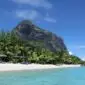 Vue sur Le Morne depuis une plage de l’île Maurice, face à un hôtel all inclusive - Ile Maurice all inclusive