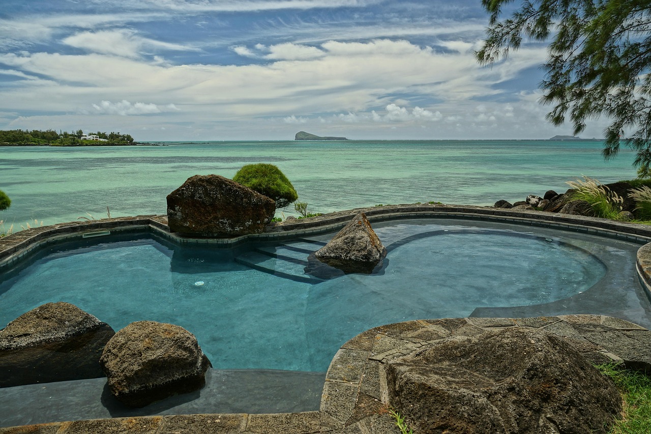 hôtel romantique avec piscine à débordement à l’île Maurice - Lune de miel île Maurice