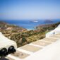 Vue panoramique sur Milos avec criques turquoise et mer Égée – hôtels à Milos