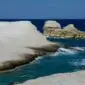 Sarakiniko à Milos, plage lunaire aux roches blanches et mer turquoise dans les Cyclades en Grèce - Que faire à Milos
