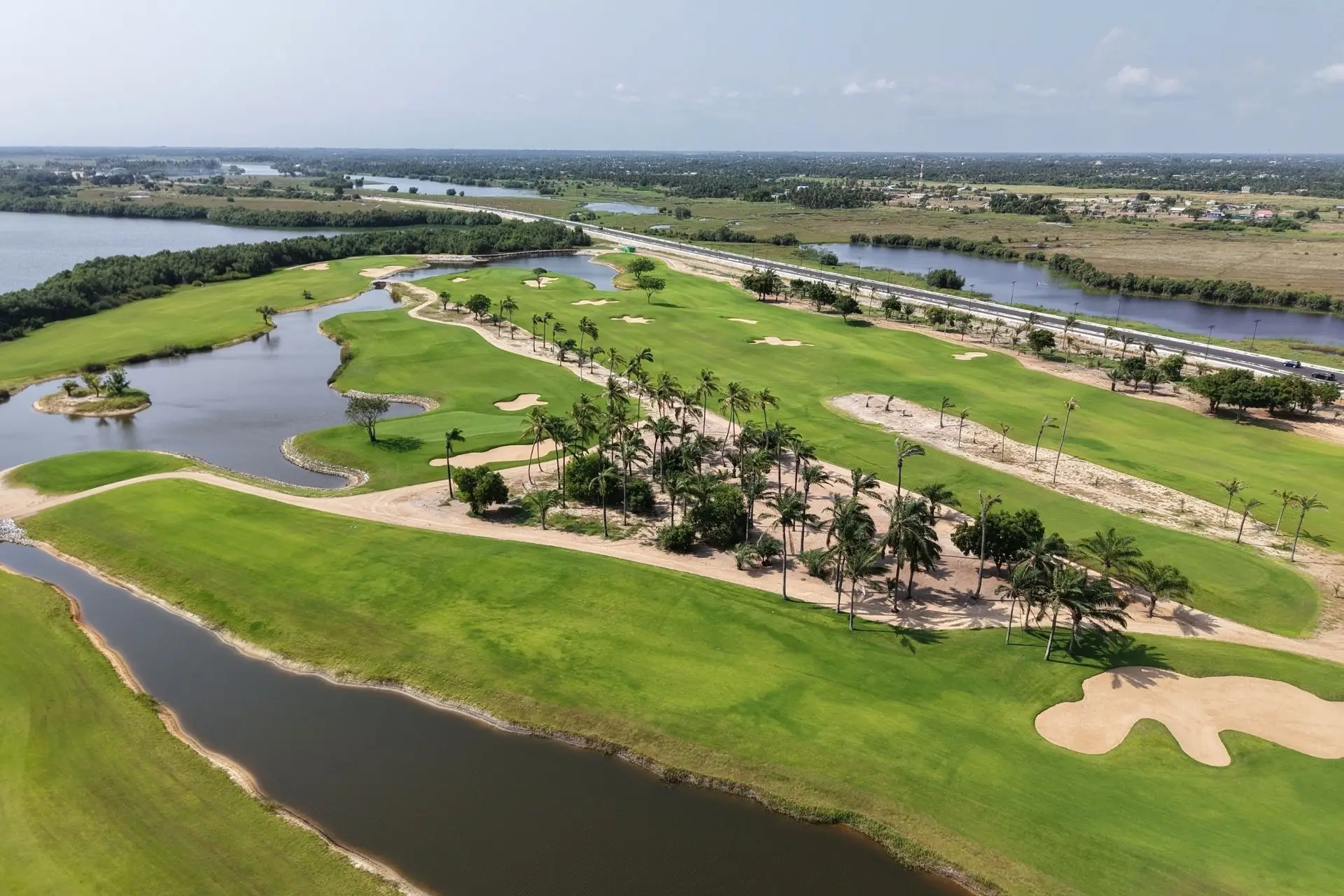 Explorez des paysages uniques entre lagunes, rivières et nature préservée lors d’un voyage au Bénin.
