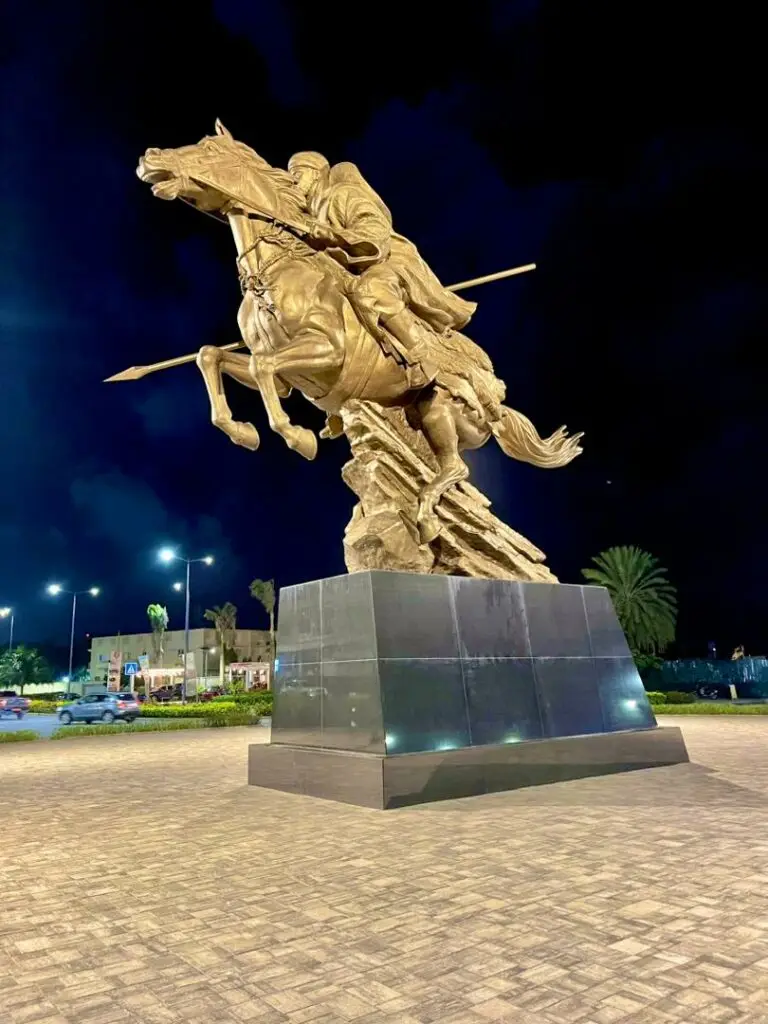 Statue Bio Guera au Bénin lors d’un séjour de 10 jours avec Orizya Voyages